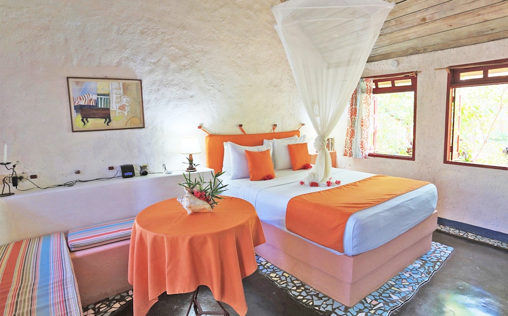 Room, Queen Bed, Garden View