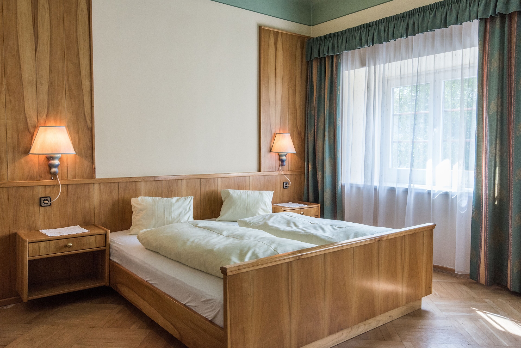 BASIC, DOUBLE OR TWIN BED