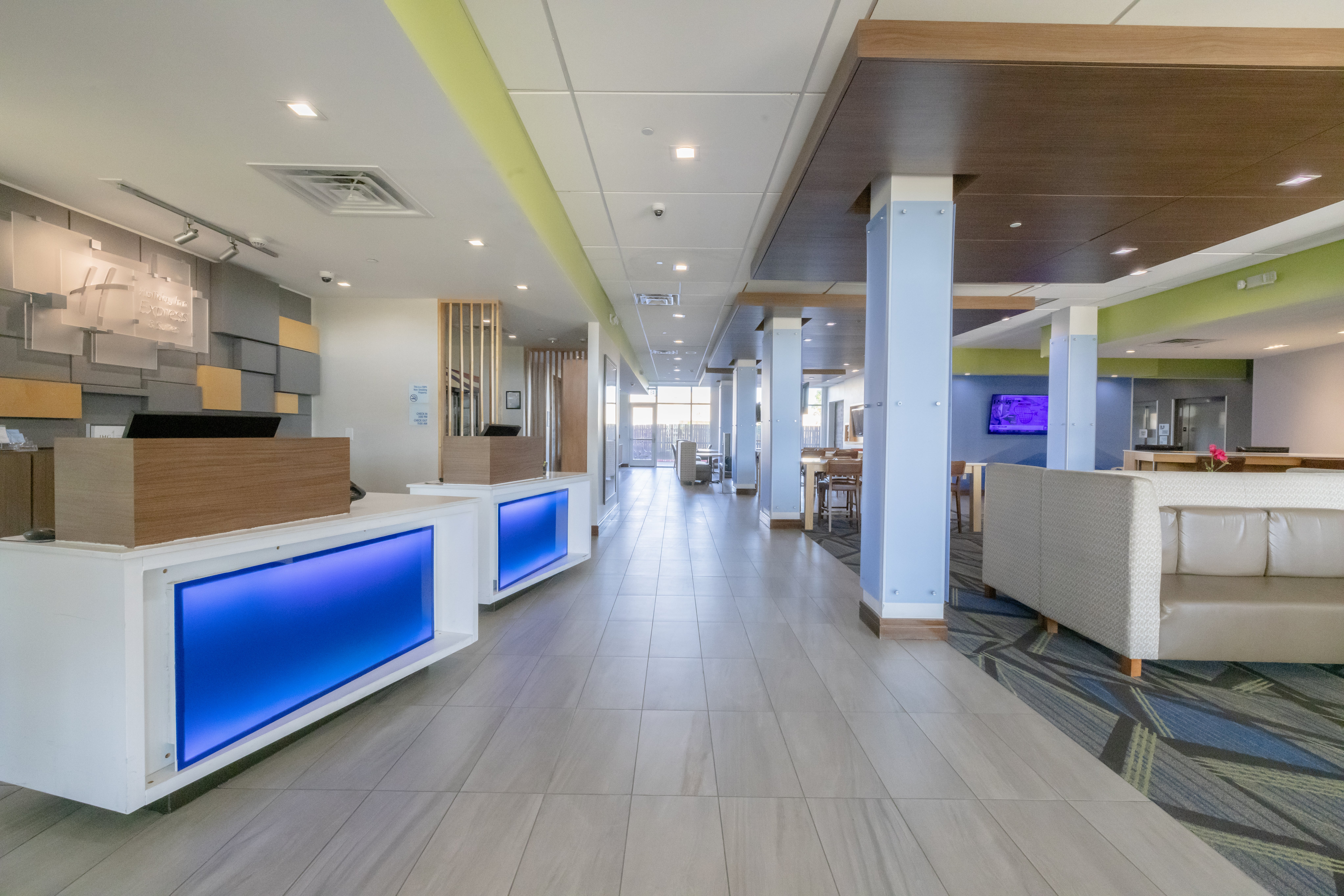 Holiday Inn Express and Suites Dallas Northeast Arboretum, an IHG Hotel 6/49
