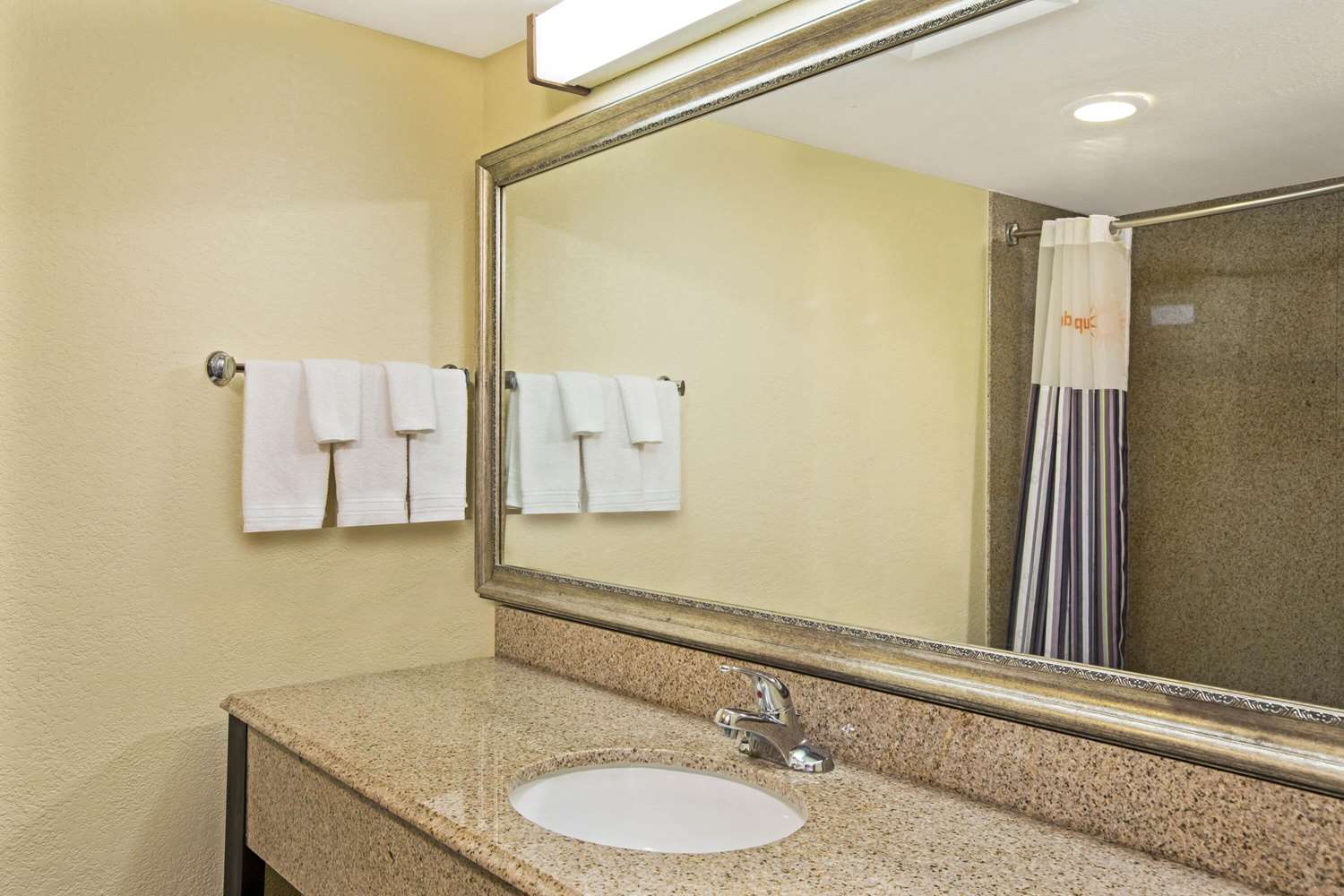 La Quinta Inn Suites Salina 53/57
