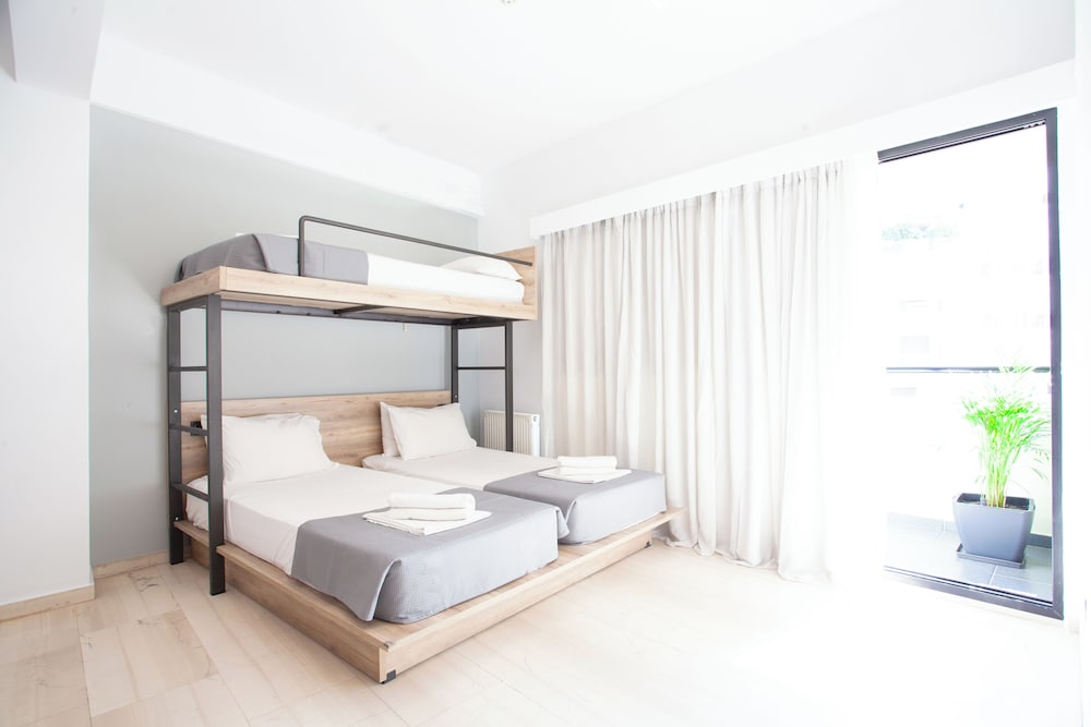 COMFORT, STUDIO, MULTIPLE BEDS