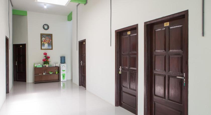 Reddoorz Near Banyuwangi Baru Station 21/28