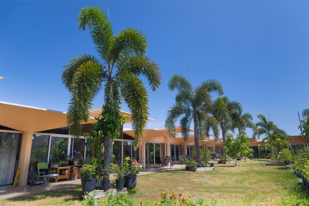 Warm Mineral Springs Motel 2/45