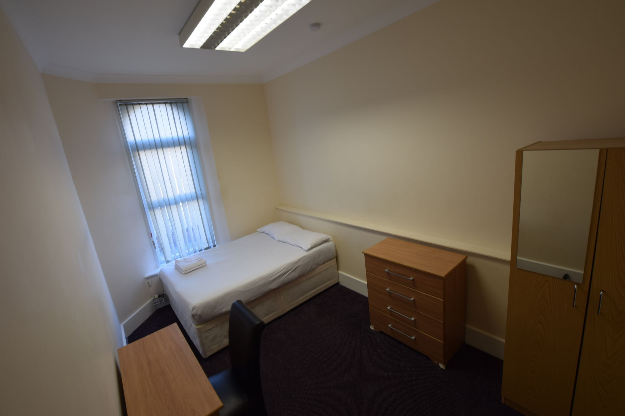 ROOM, SINGLE