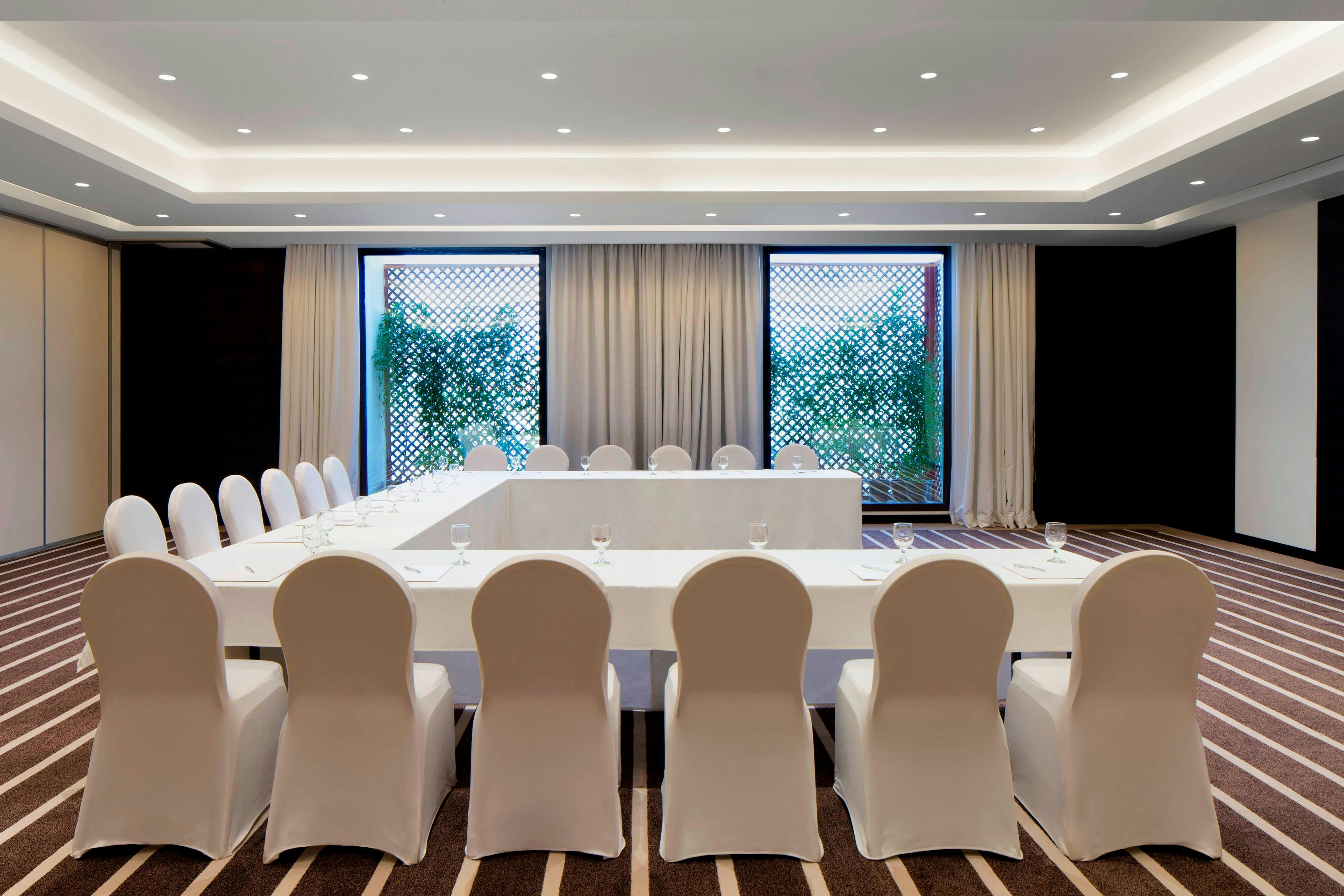 Le Meridien Dubai Hotel and Conference Centre 65/77