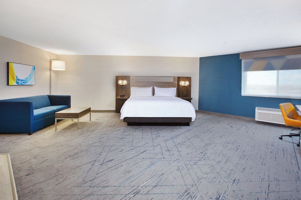 Suite, King Bed, Extra Floor Space