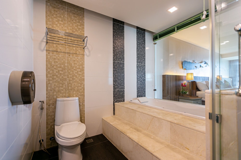 جناح بسرير كينج بغرفة نوم واحدة، Grand Ratchapruek Hotel 8/10