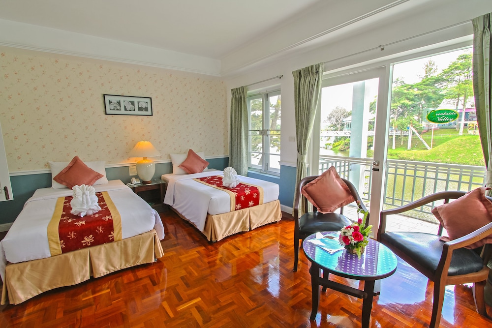 Brookside Valley Resort 52/77