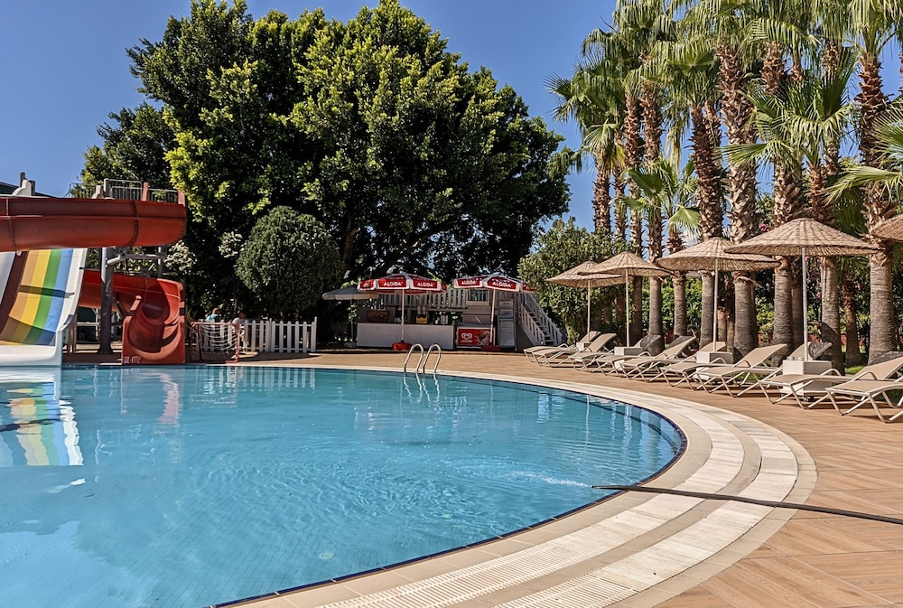 SAILOR’S PARK HOTEL 37/55