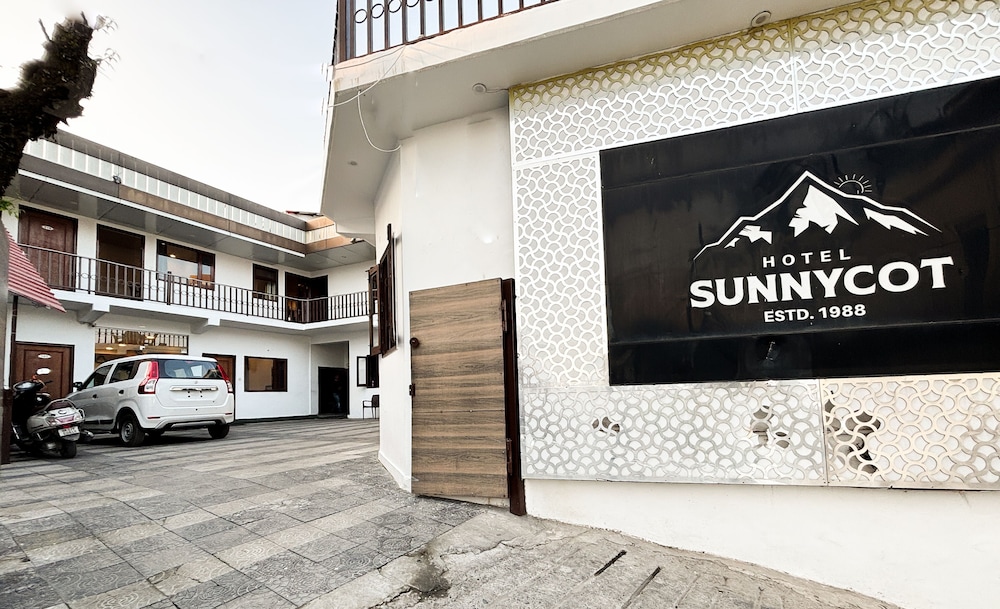 HOTEL SUNNY COT 47/55