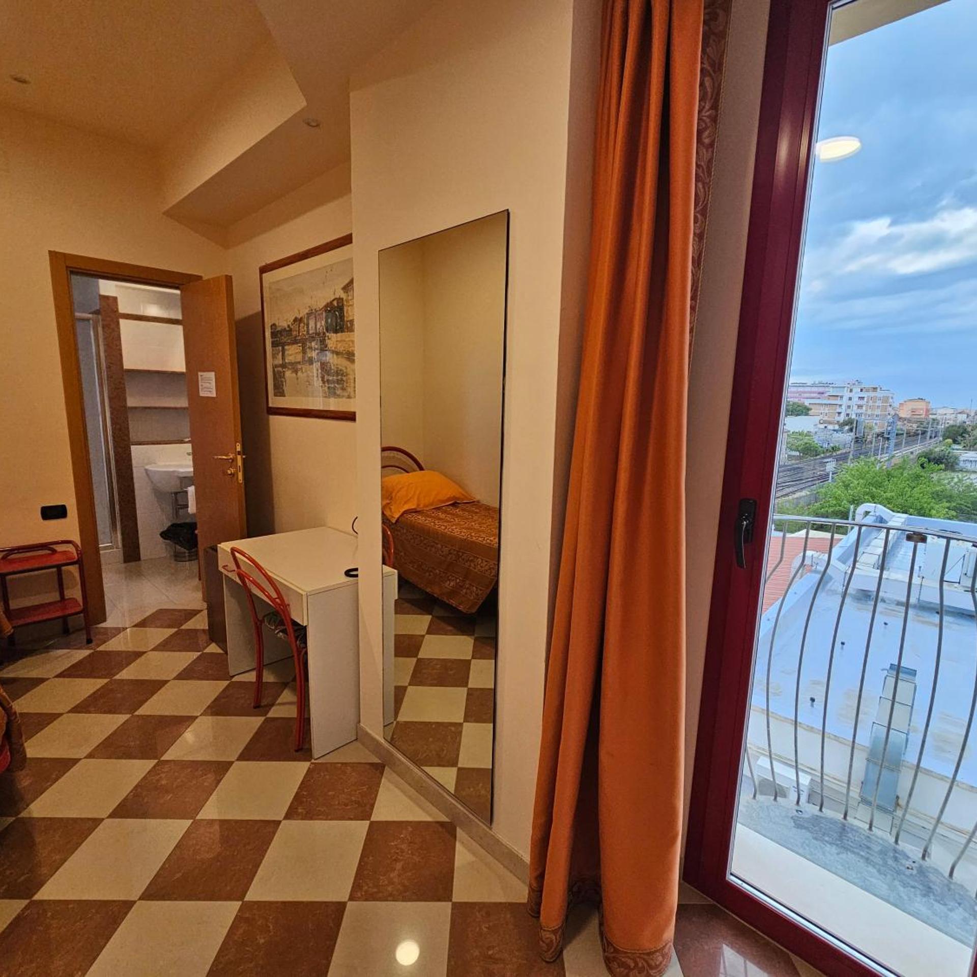 Hotel Fiorella 35/50