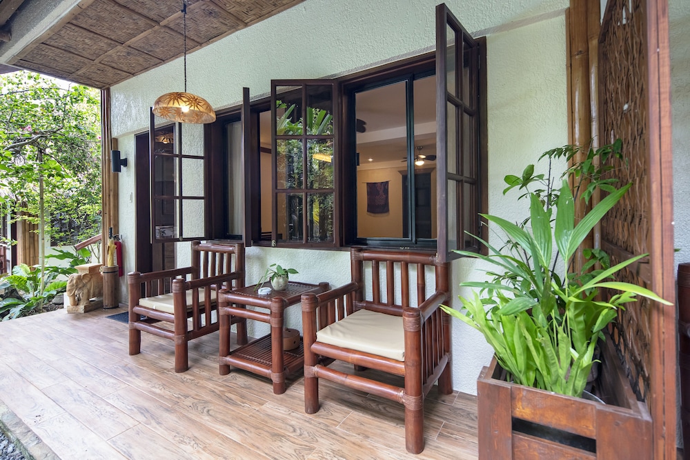 Oasis Resort 48/66