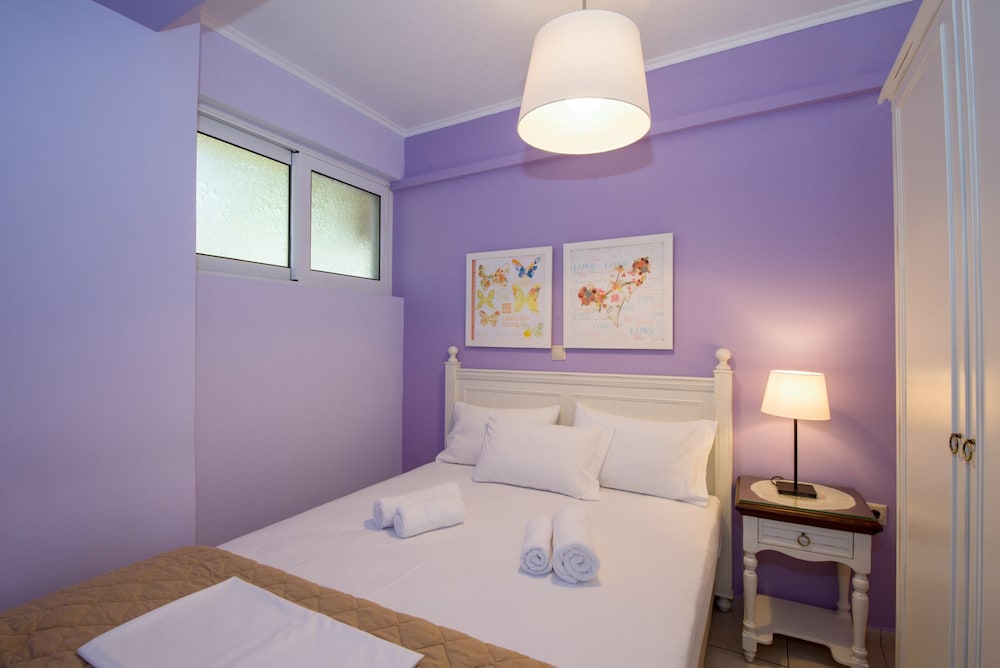 Stamatakis Boutique Studios 7/50