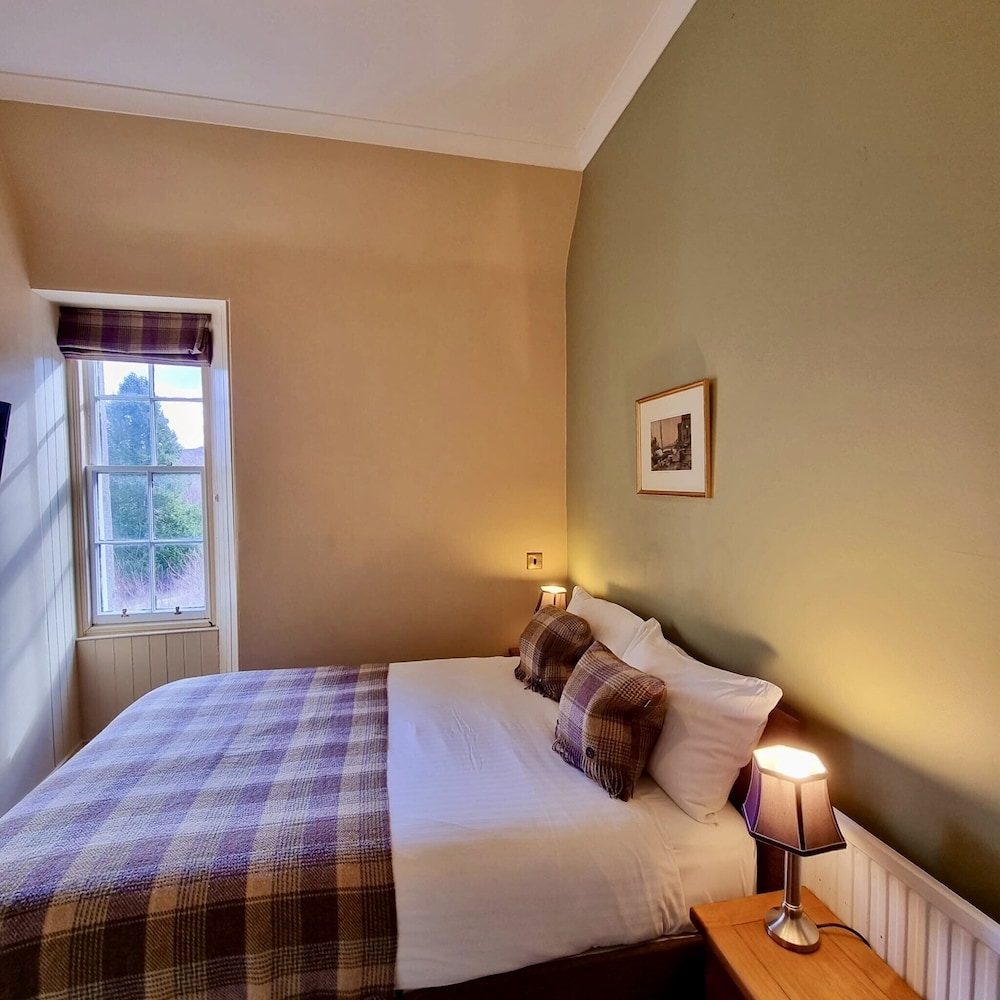 Loch Maree Hotel 1/29