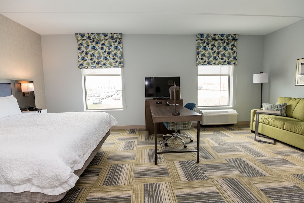Hampton Inn Suites Syracuse North Airport Area 21/64