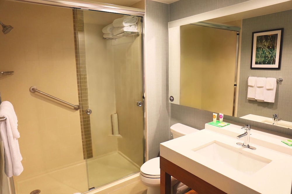 Hyatt Place Austin Airport 11/66