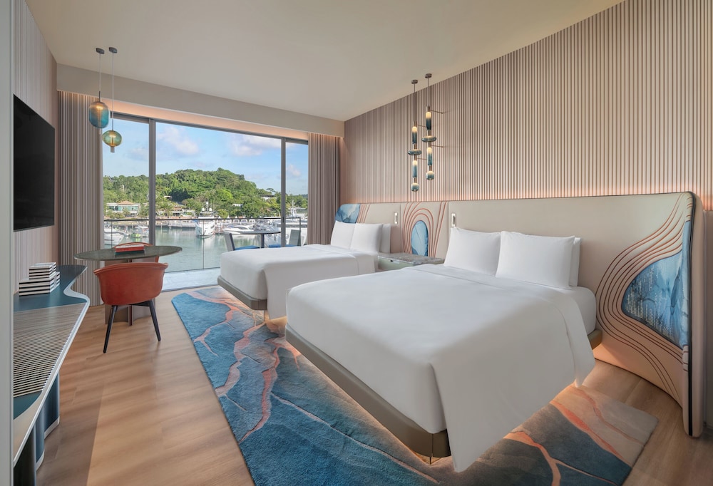 Premier, 2 Queen Beds, Marina View, Balcony