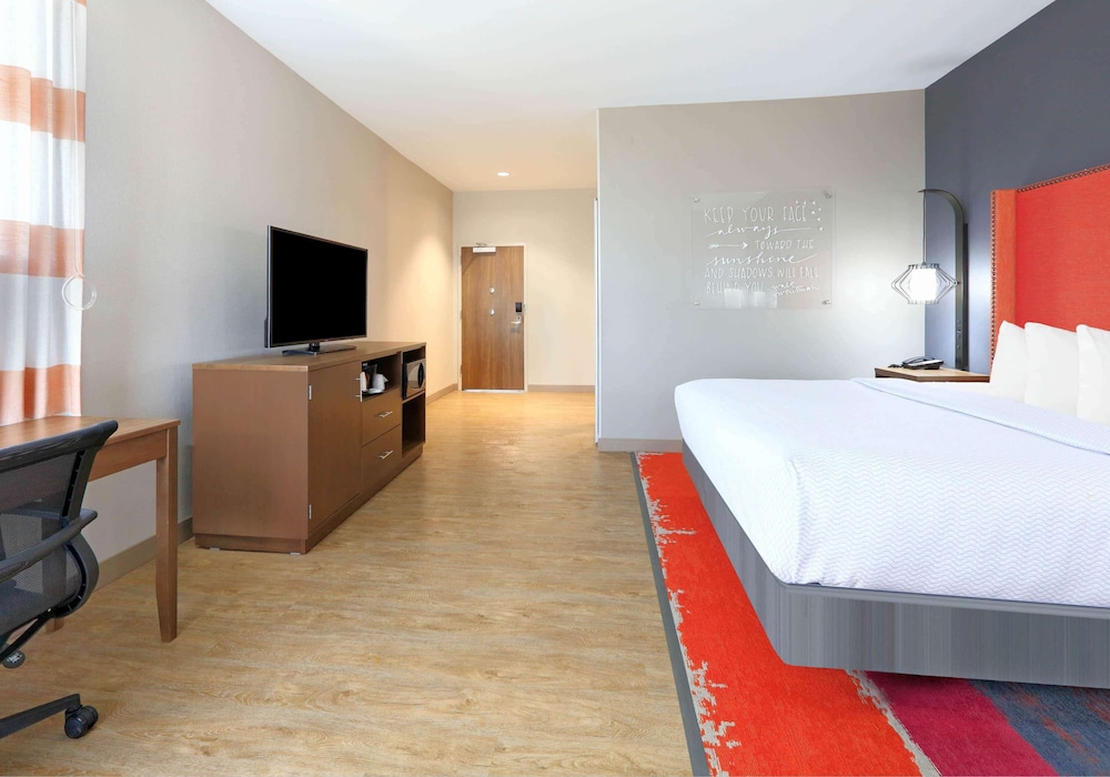 La Quinta Inn & Suites By Wyndham Lakeway 16/44