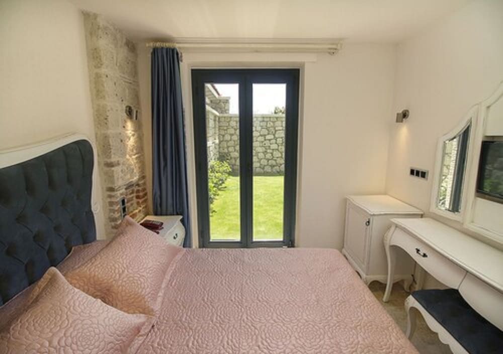 Amour Alacati Butik Otel 12/24