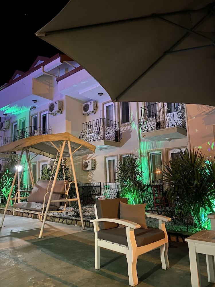 Nefis Hotel 53/60