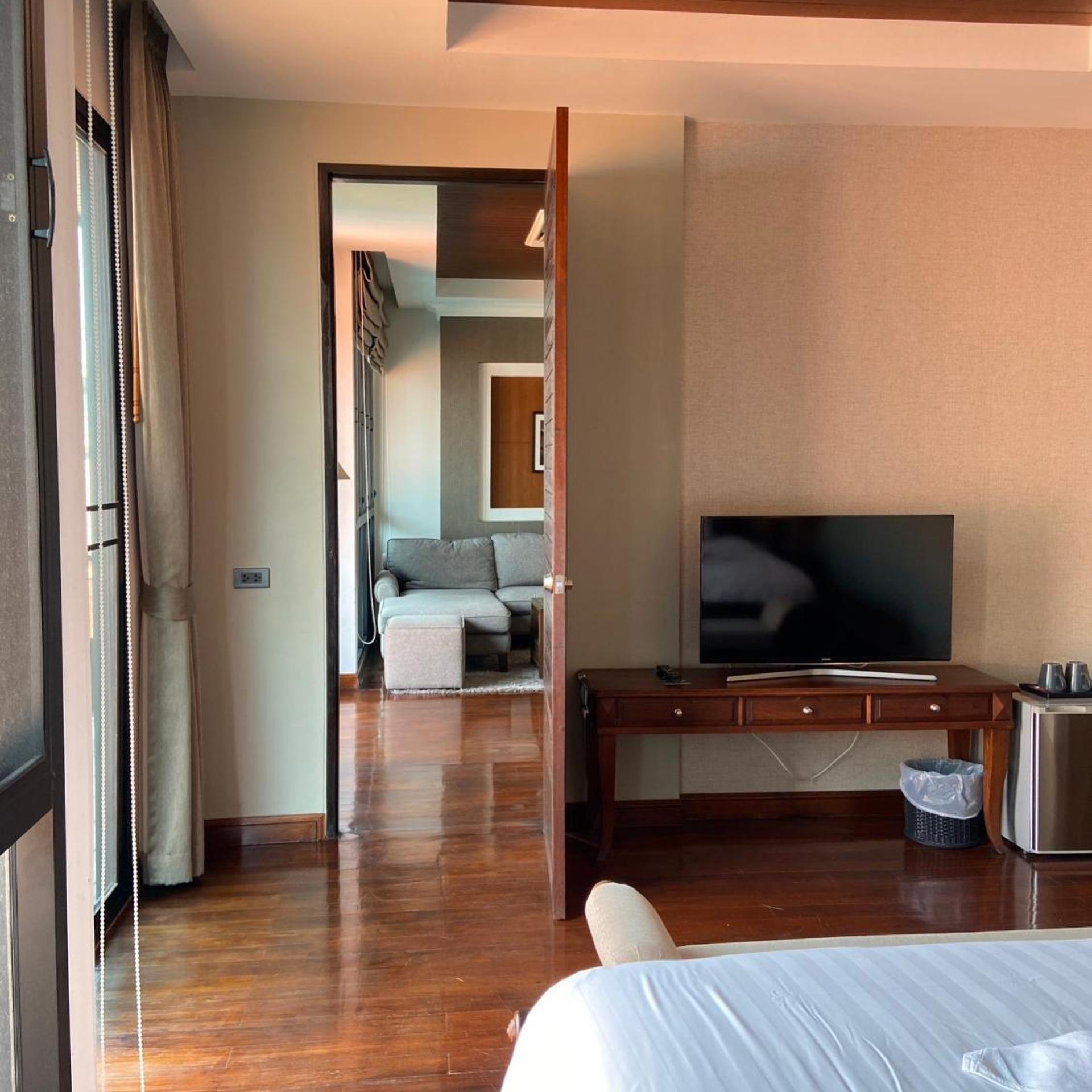جناح، Yotaka Bangkok Hotel 6/10