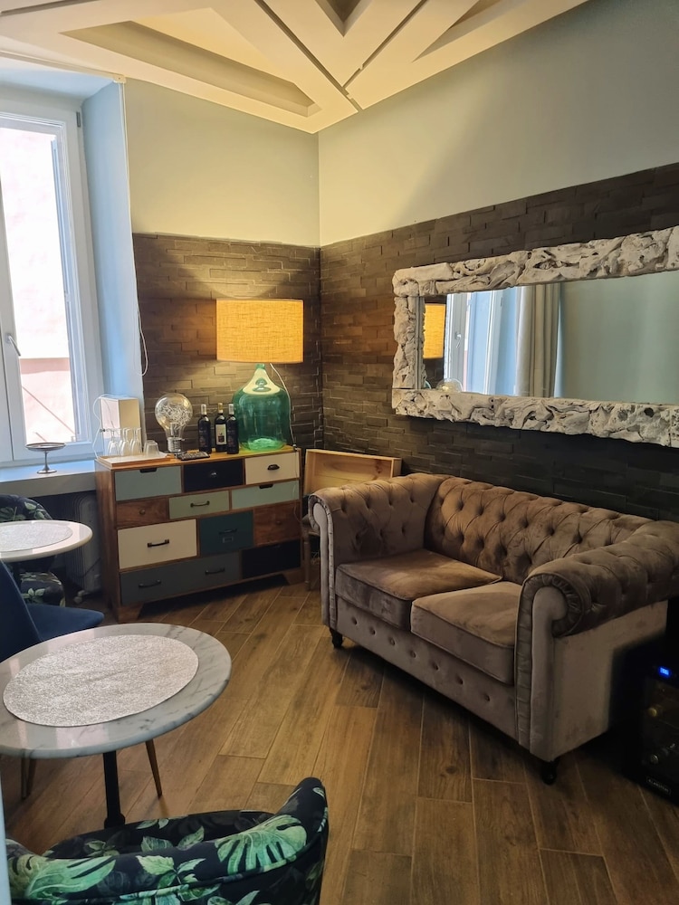 Spagna Boutique Luxury Suites 45/68
