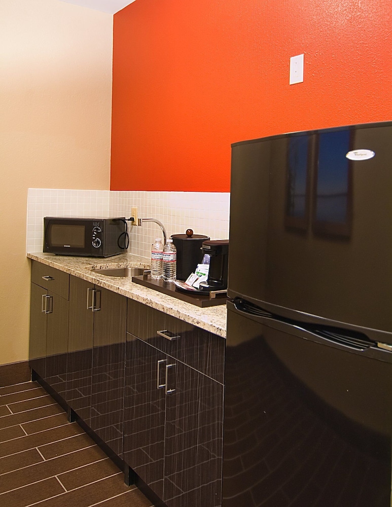Holiday Inn Express Hotel Suites Fulton 45/51