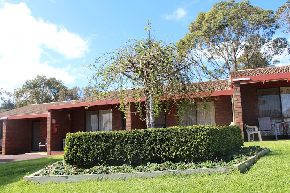 Warrnambool Motel And Holiday Park 72/74