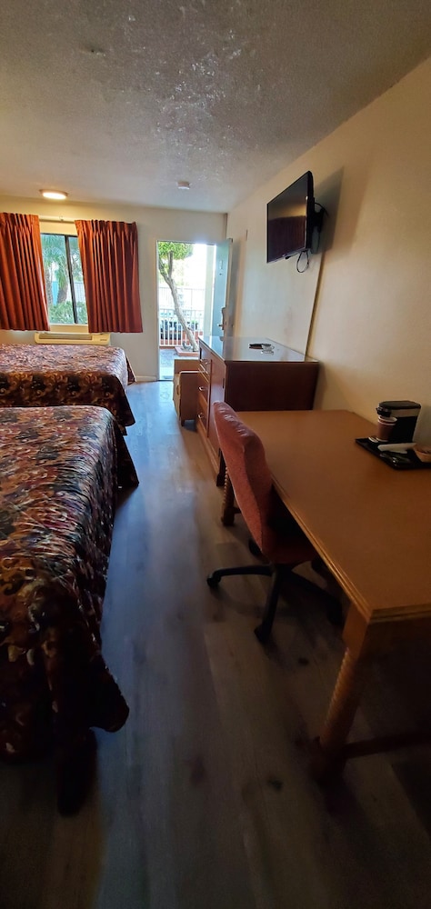 Anaheim National Inn 40/72