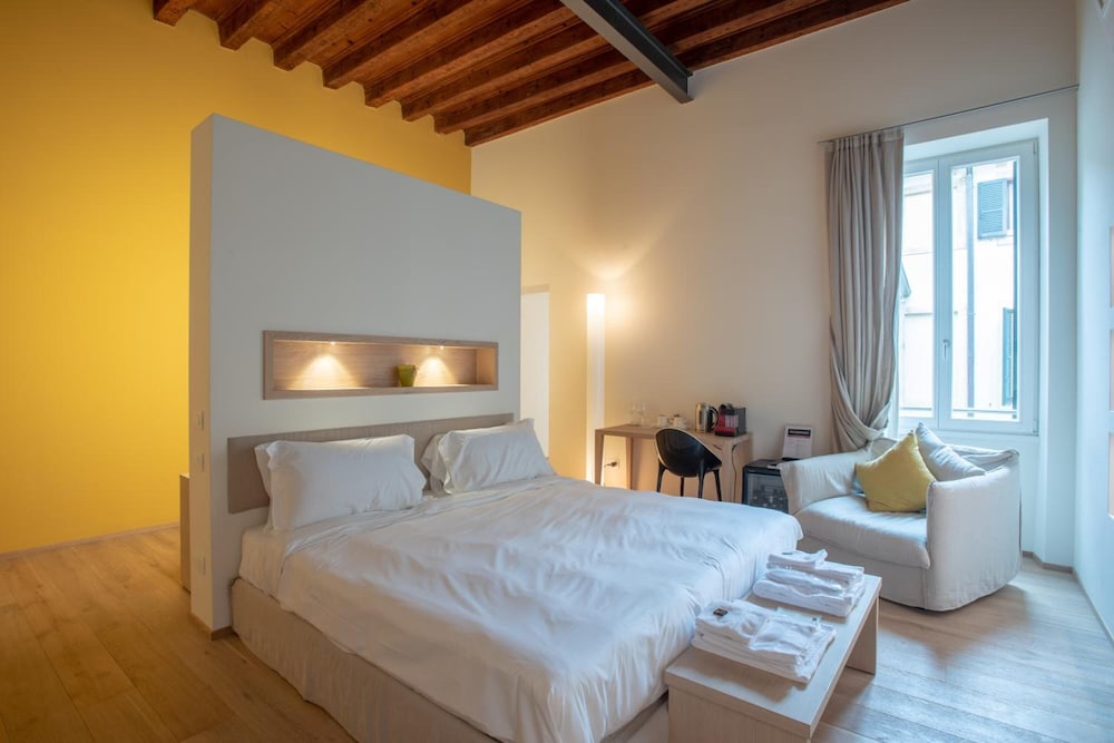 Massimago Wine Suites 7/32