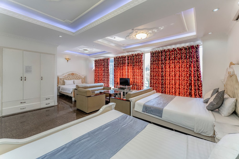 Happy Land Hotel 23/69
