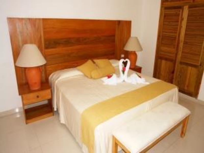 Standard, Queen Bed