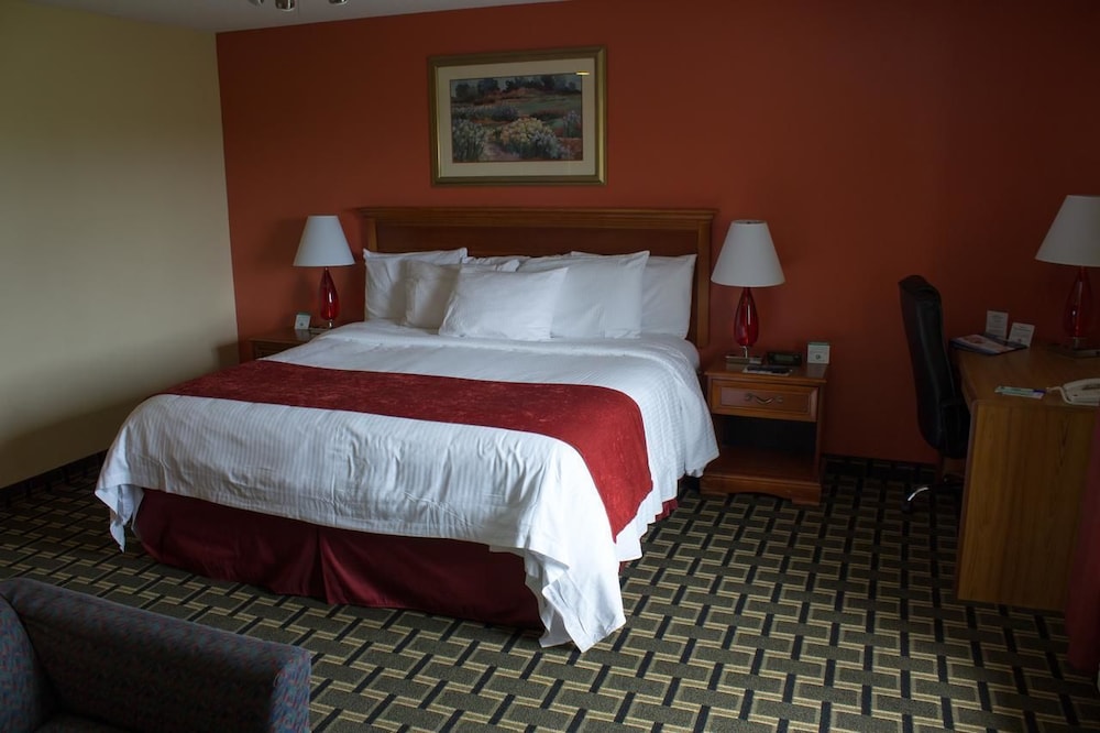 Baymont By Wyndham Springfield 8/27