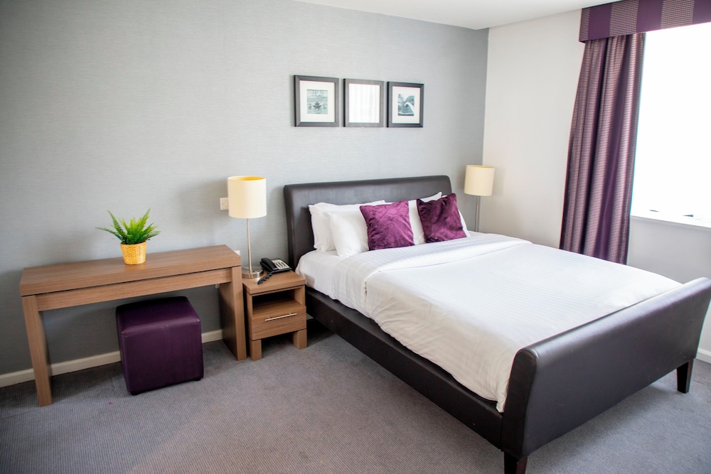 STUDIO, SUITE, KITCHEN