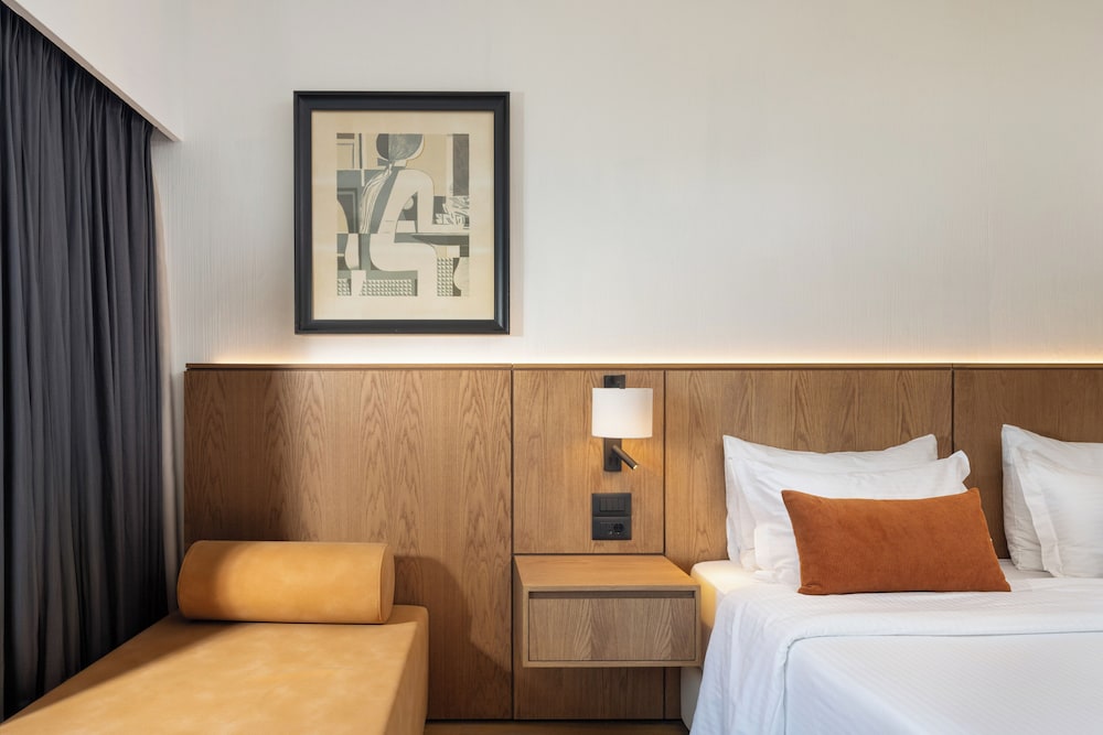 Executive, King Bed, Sea and Island View