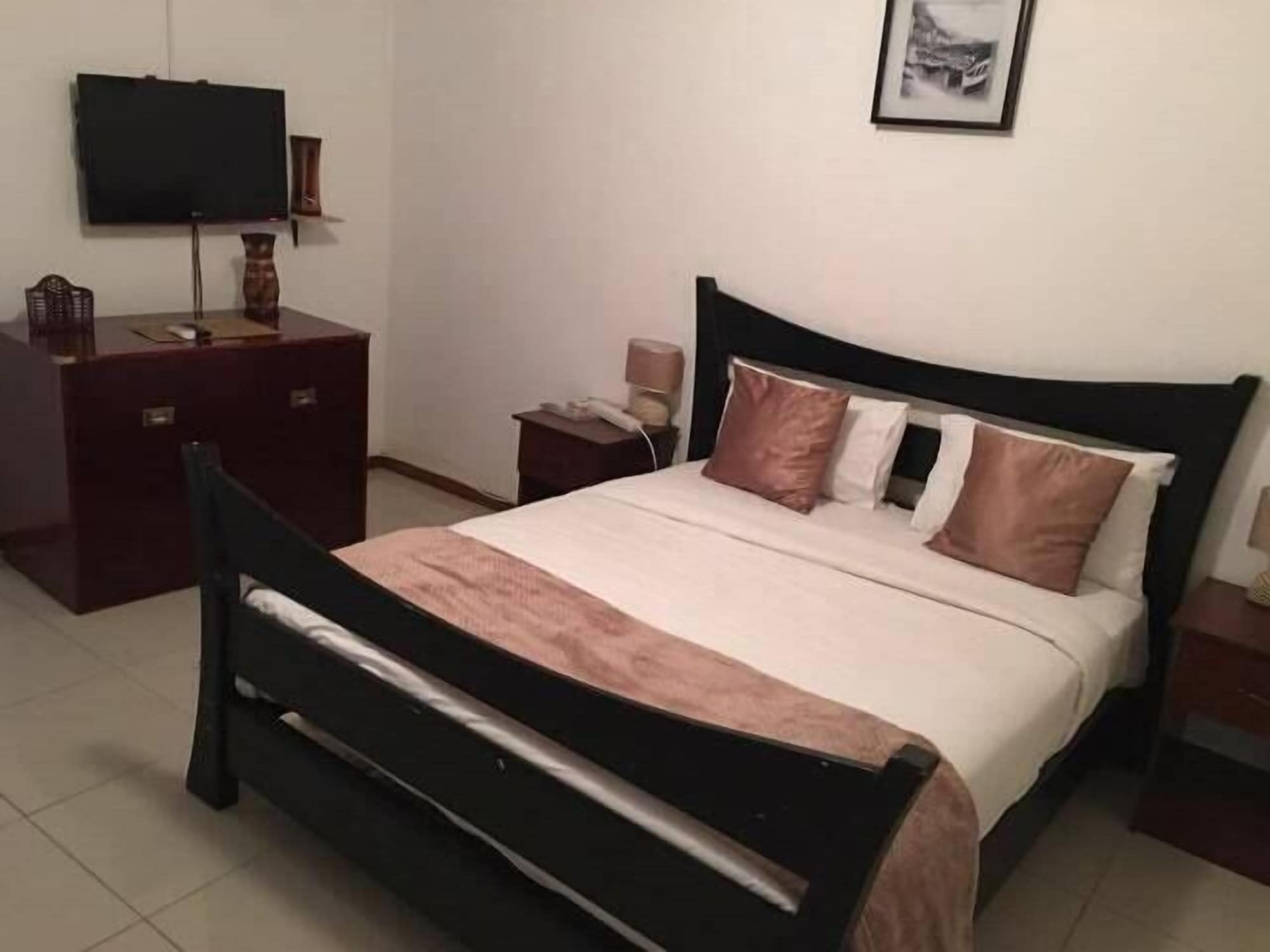 ROOM, DOUBLE BED