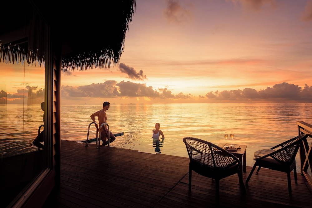 Mercure Maldives Kooddoo Resort 68/73