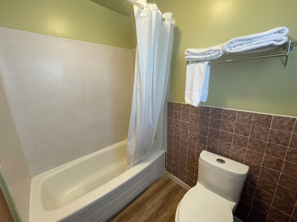 Motel Oasis Inn 55/56