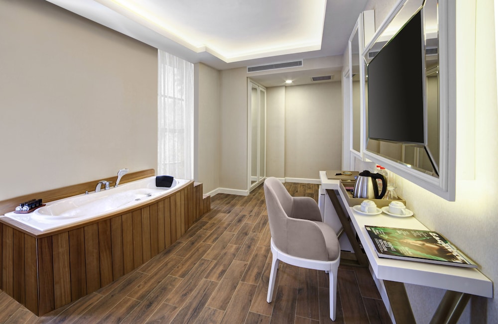 Great Fortune Design Hotel and Spa 36/56