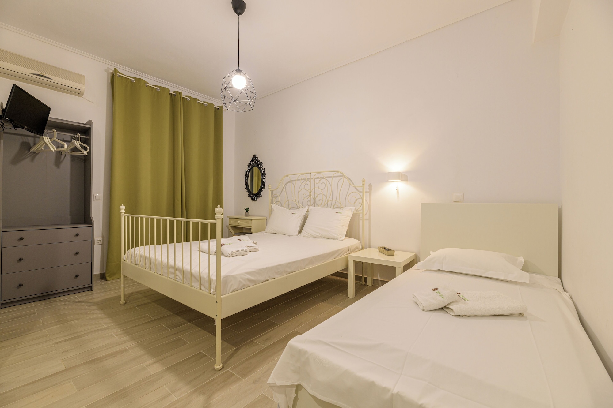 ROOM, TRIPLE