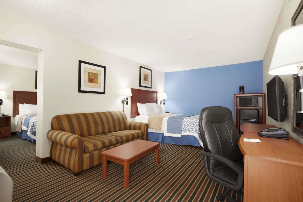 Days Inn by Wyndham Champaign Urbana 10/16