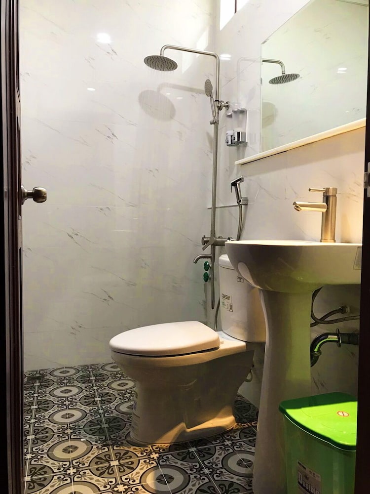 QUAN QUAN HOTEL 42/43