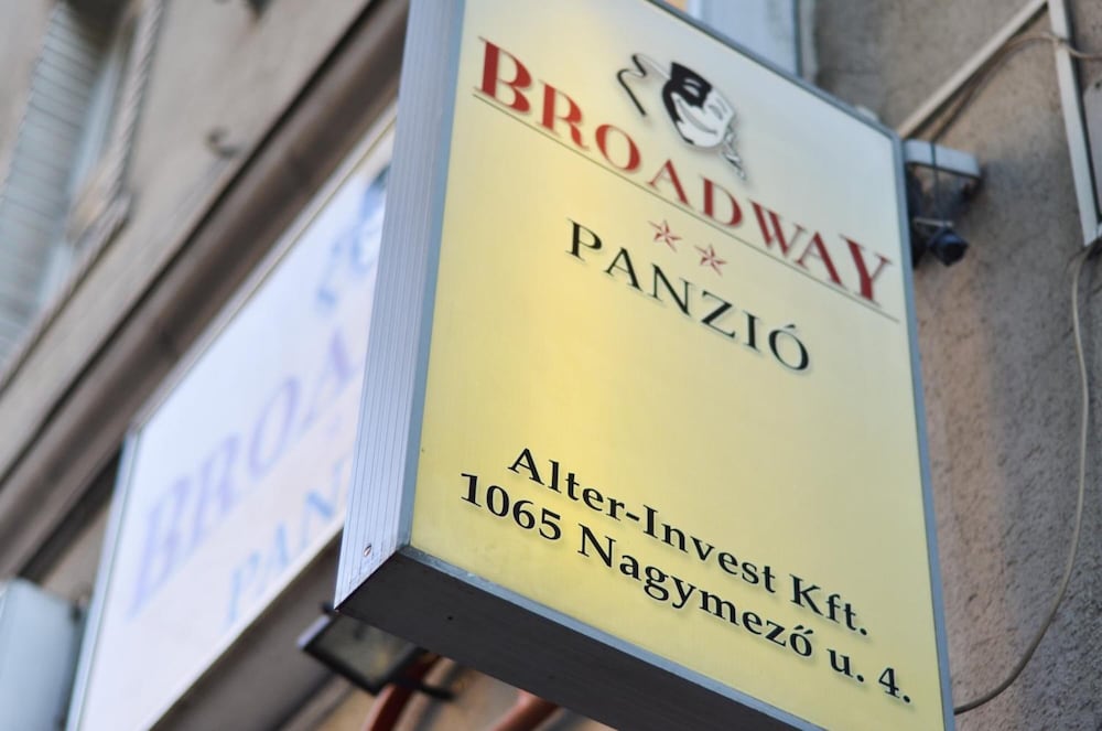 Broadway Panzio 3/45