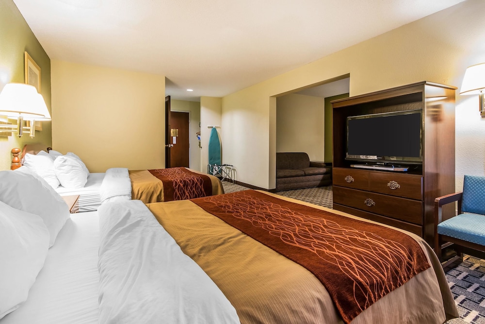 Quality Inn & Suites Evansville North 11/37