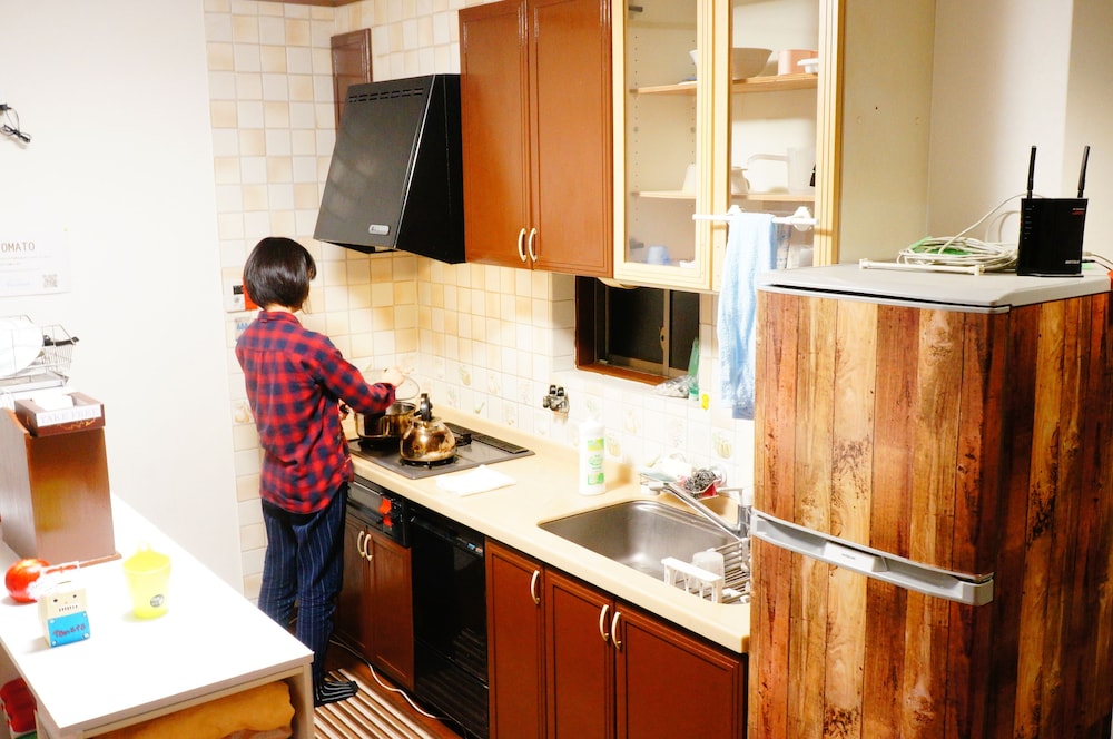 Osaka Tomato Hostel 45/46