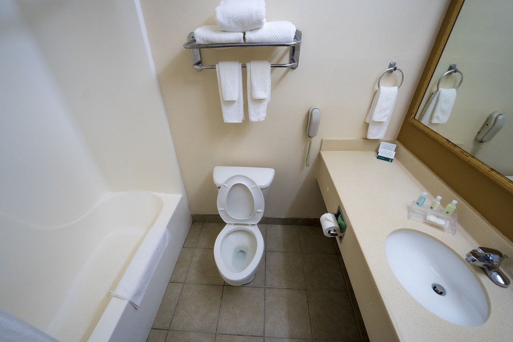 Quality Inn & Suites Monroeville South 26/26