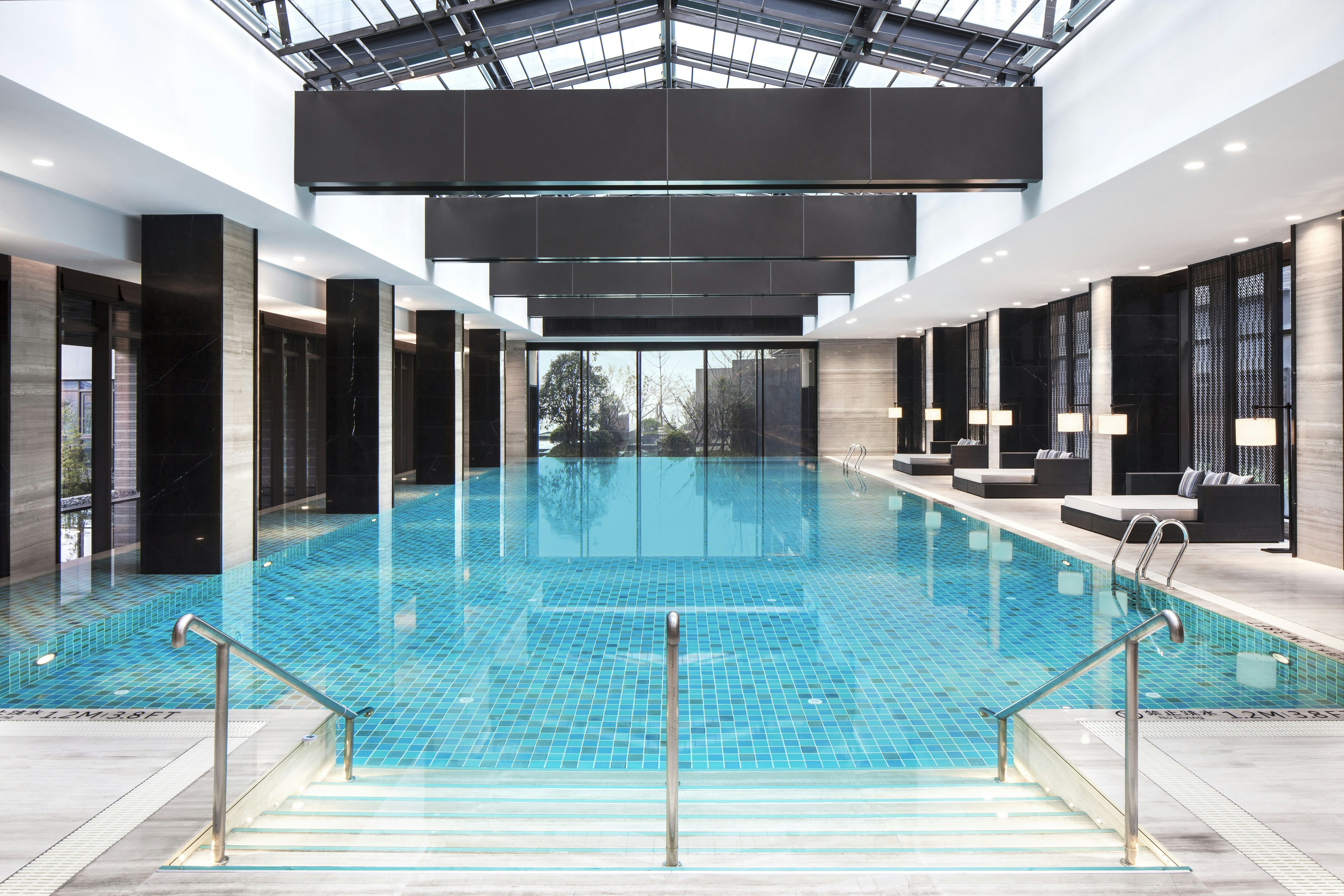 Hilton Ningbo Dongqian Lake Resort 10/41