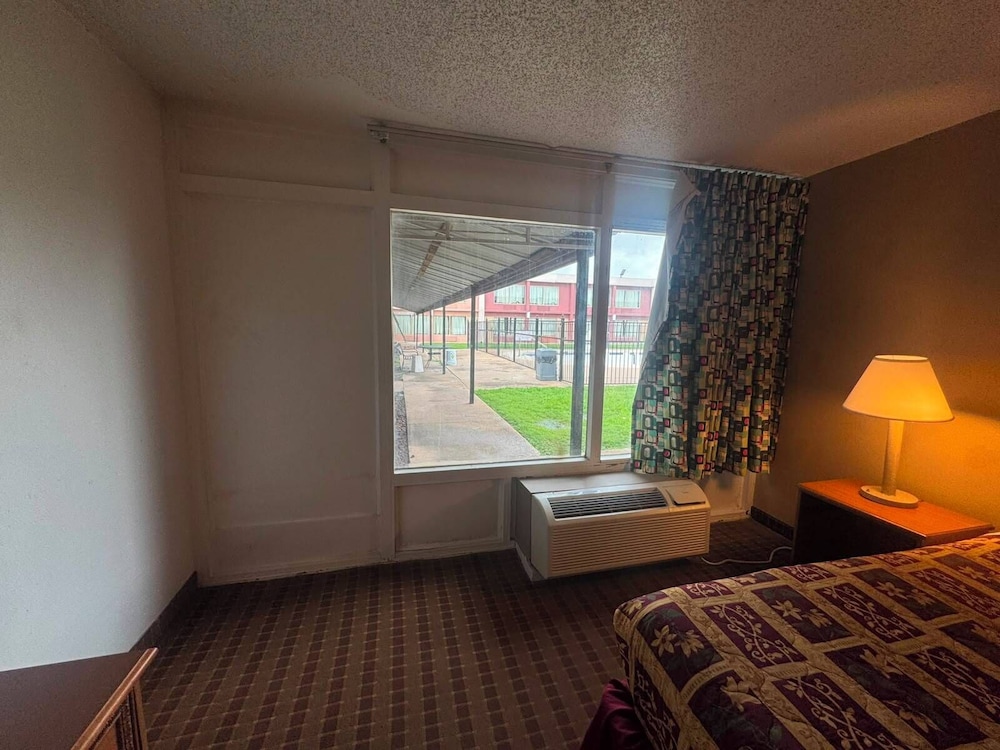 Express Inn Suites 26/58