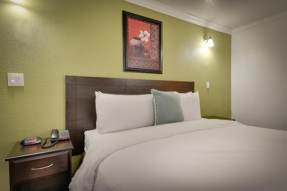 VAGABOND INN SAN PEDRO 26/49