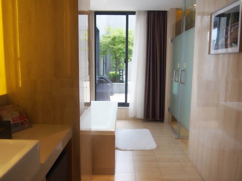 Wojo Hotel 20/50